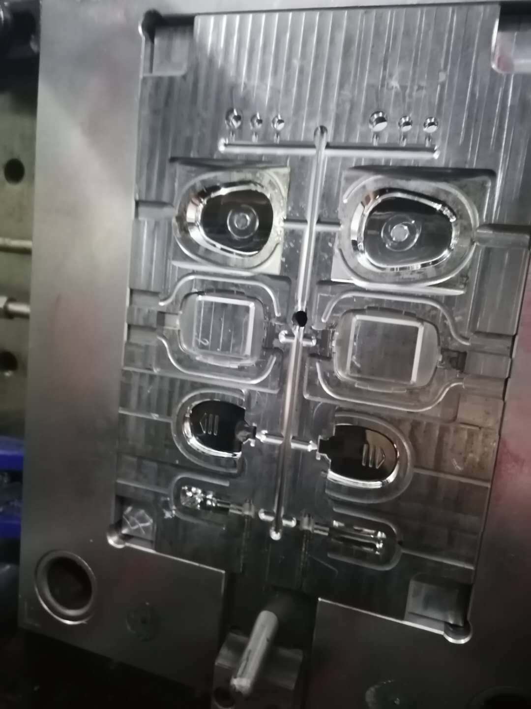 额温枪塑胶配件模具